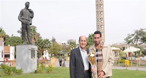 بالصور.."الحدث اللبنانية" تمنح أبوتريكة لقب أفضل لاعب في 2012